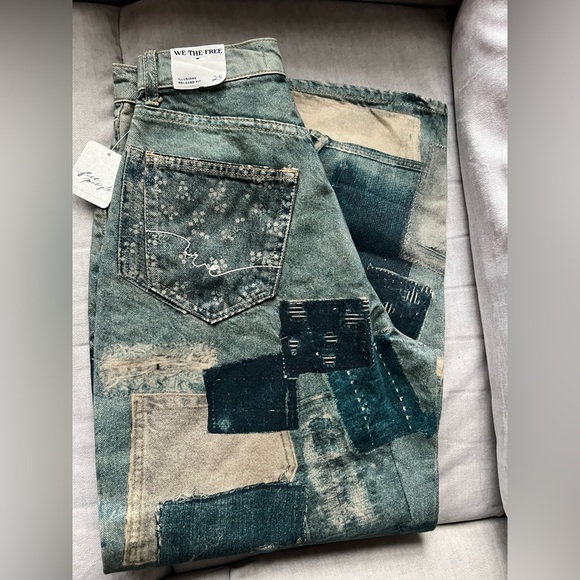 Free People We The Free Illusions Printed Relaxed Jeans Indigo Combo Size 25 NWT - Picture 6 of 10